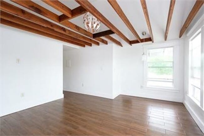 Building Photo - CHARMING 2 BEDROOM, 1 BATH HOME WITH SPACIOULS COURTYARD