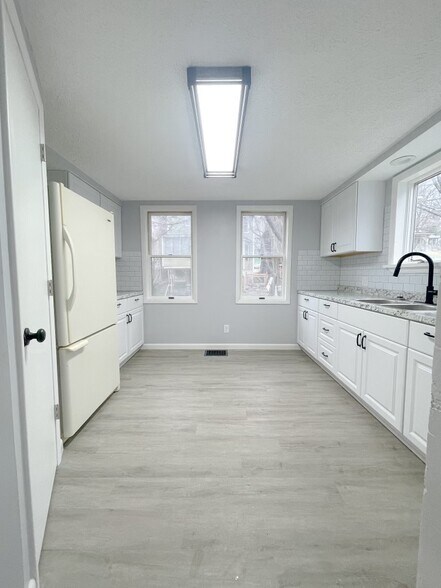Building Photo - 120 Diatreta Ln