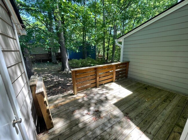 Building Photo - Desirable 2 Bedroom Townhouse Near Downtown Cary