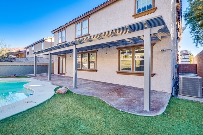 Building Photo - Spacious Family Home with Pool & 3-Car Garage in the Heart of North Las Vegas