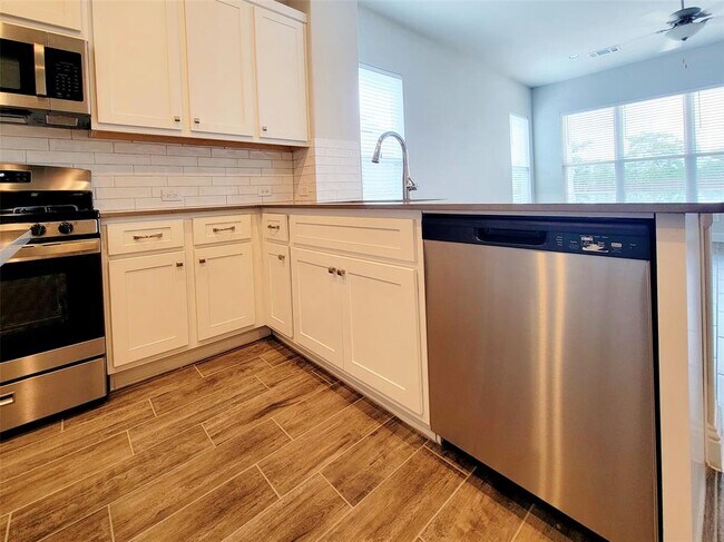 Building Photo - 601 C-Bar Ranch Trl