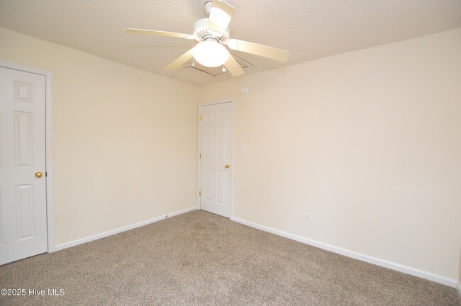 Building Photo - 805 Huff Dr