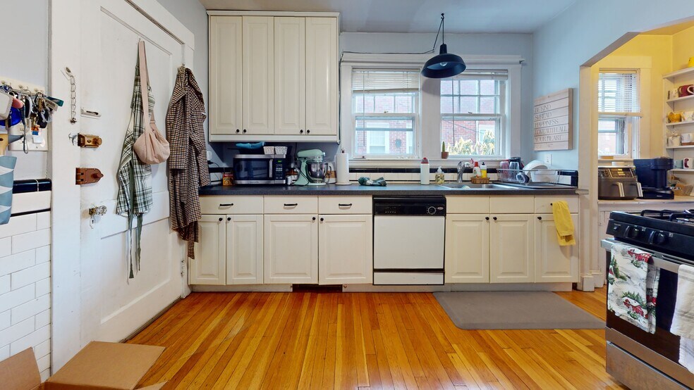 Building Photo - 101 Colborne Rd