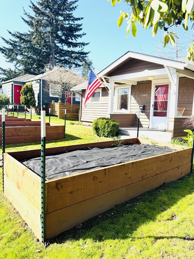 Building Photo - 1542 S Oakes St