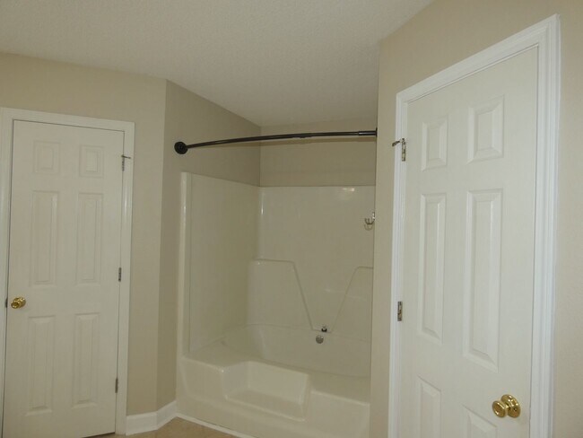 Building Photo - Spacious 3-Bedroom Home - Half Acre Lot