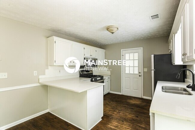 Building Photo - 3 Bedroom Pet-Friendly Home in DOUGLASVILLE, GA with Main Street Renewal
