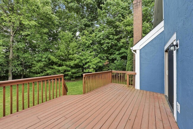 Building Photo - 7666 Windwood Dr