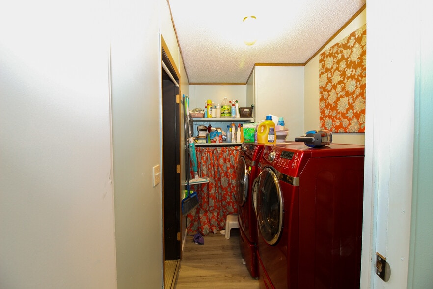 Laundry Room - 17765 County Route 59