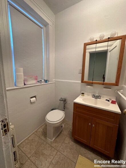 Building Photo - 127 Sutherland Rd