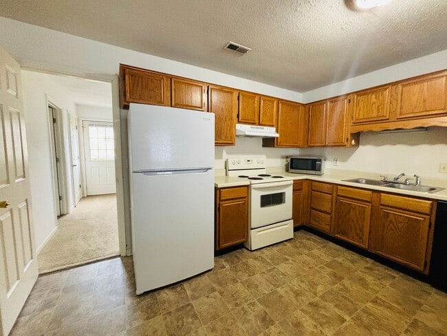 Building Photo - 850 Patrick Henry Dr