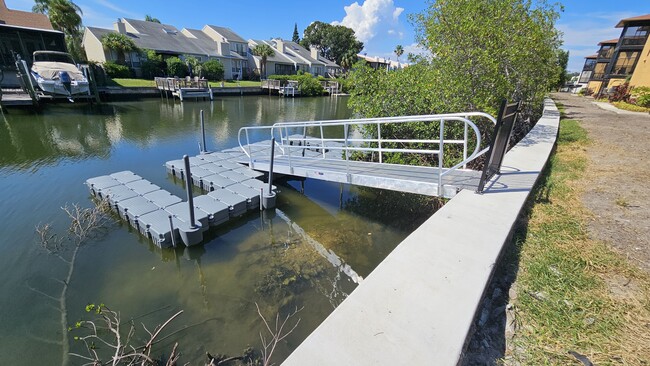 Kayak launch deck - 4333 Bayside Village Dr