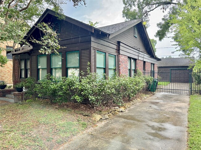 Building Photo - 831 Pizer St