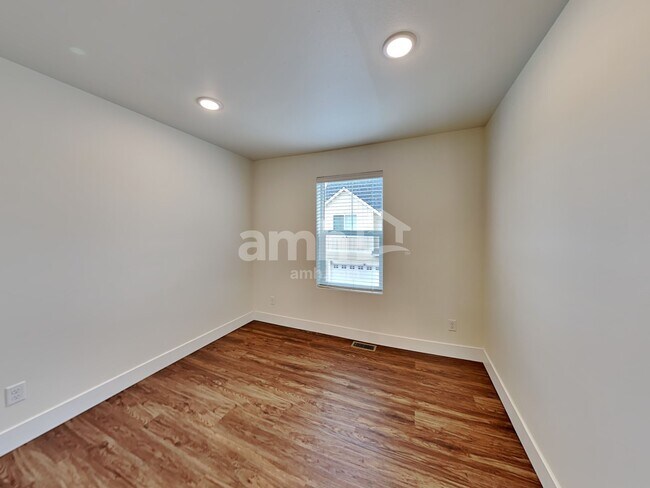 Building Photo - 33084 Ten Trails Pkwy