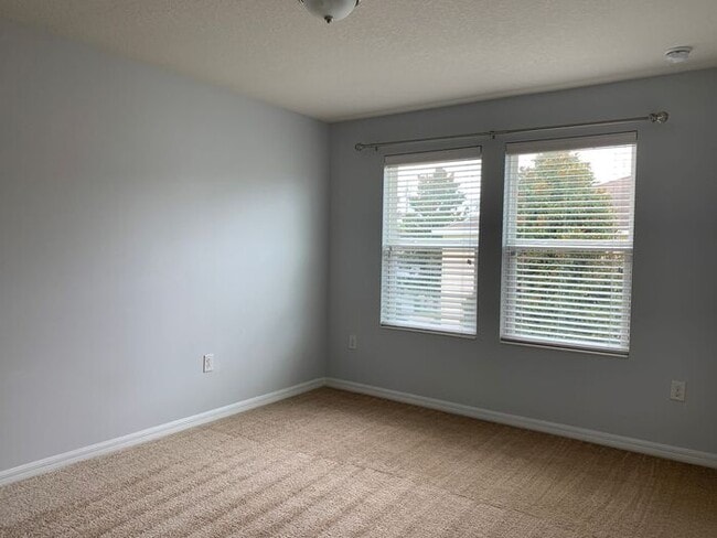 Building Photo - 4 Bedroom Gated Community Compass Bay