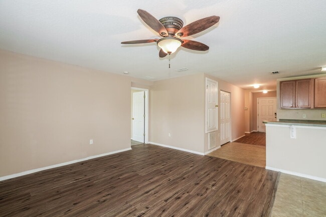 Building Photo - 11133 Running Pine Dr