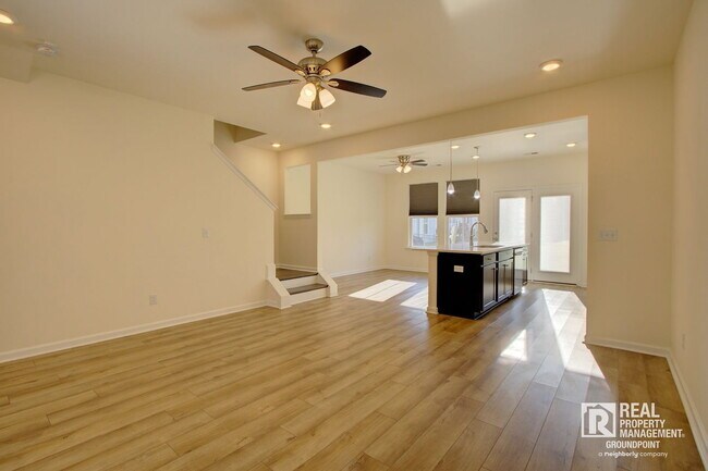 Building Photo - 432 Trotters Ln