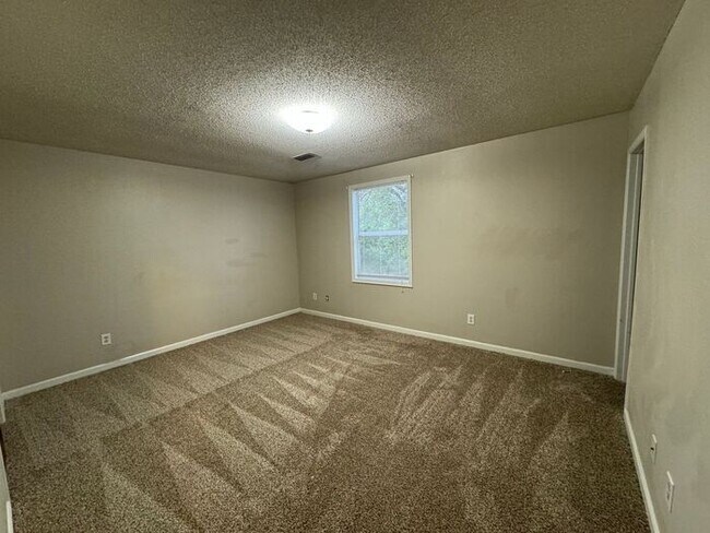 Building Photo - Gulf Breeze - The Oaks - 3 bedroom, 2.5 bathroom