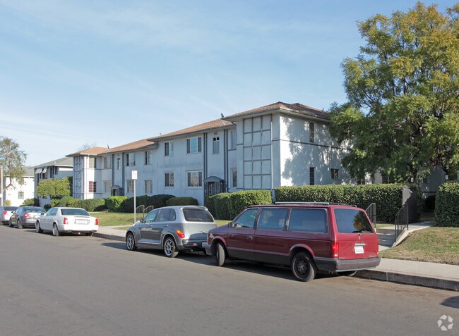 Building Photo - 4026-4044 West Blvd