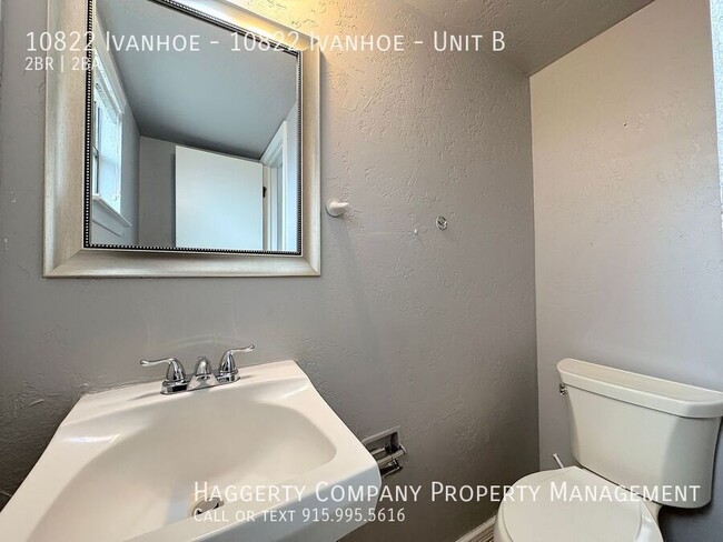 Building Photo - East El Paso 2bed/1.5 Townhome Refrig A/C