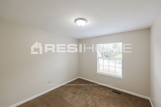 Building Photo - 741 Twin Ridge Dr