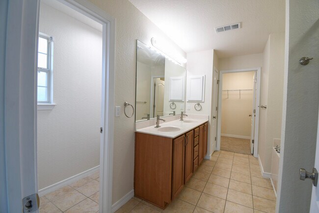 Building Photo - 735 Loblolly Bay Dr