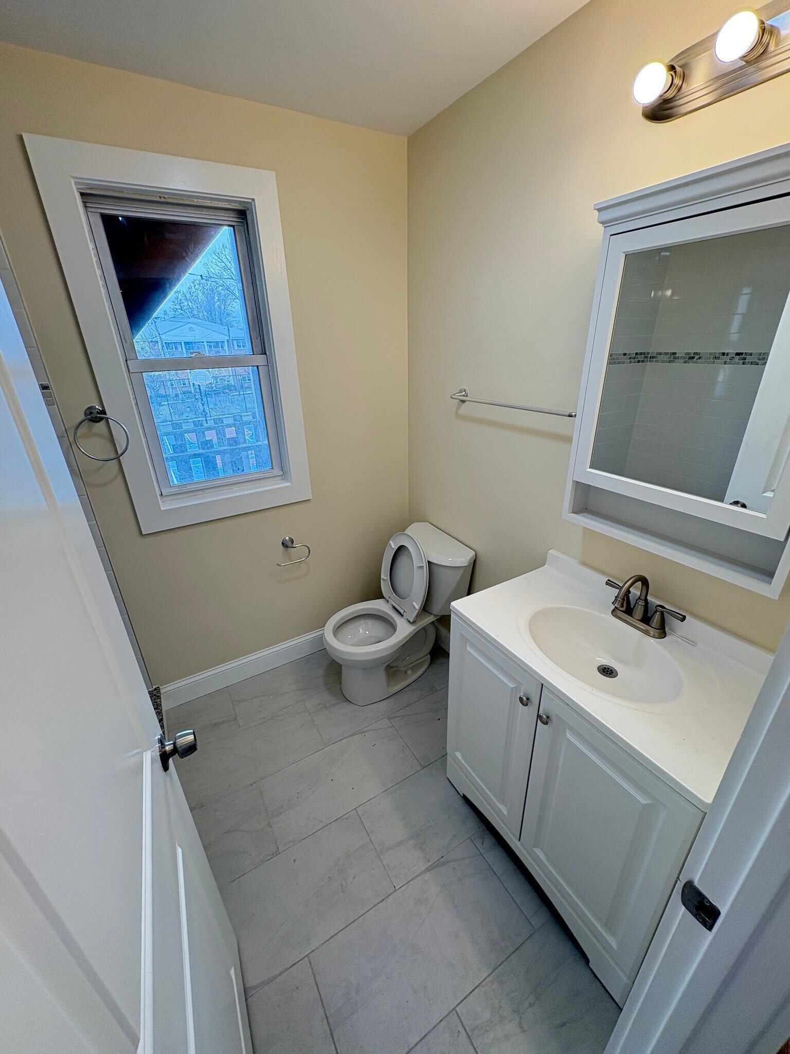 Building Photo - 7 Lowell Cir