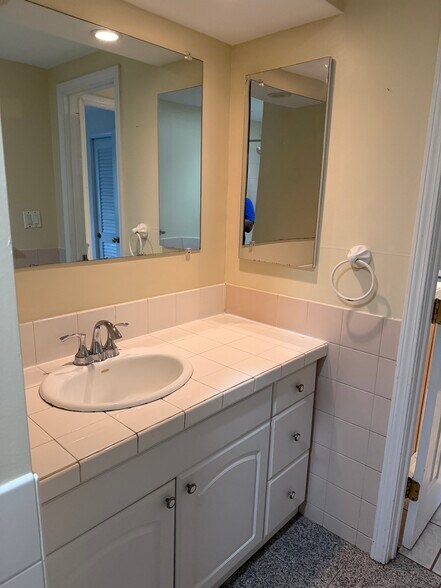 Bathroom - 42 Swanson Ct
