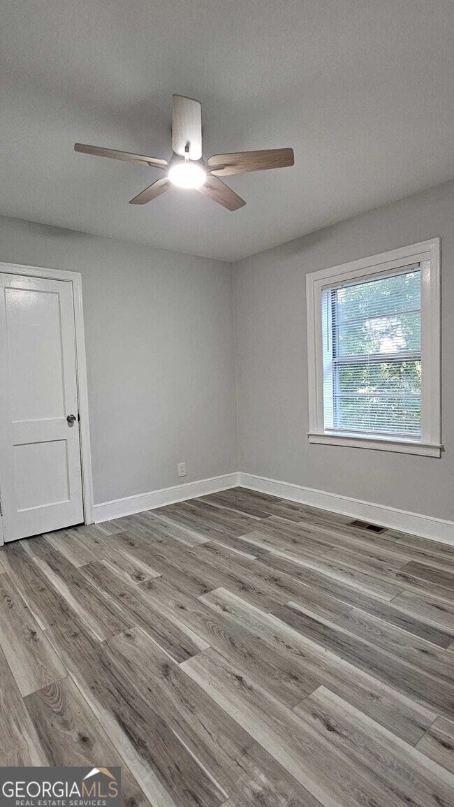 Building Photo - 1830 Meadow Ln