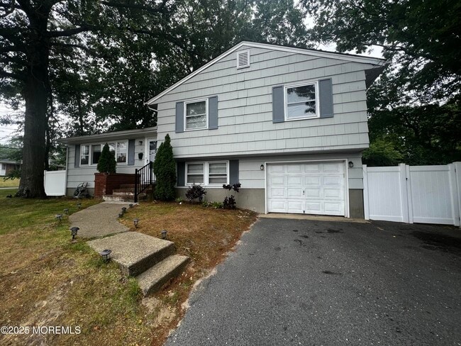 Primary Photo - 50 Whalepond Rd