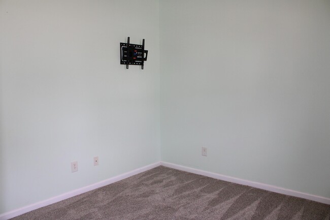 Building Photo - 217 Edgecroft Way