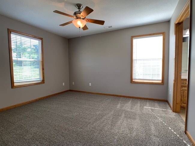 Building Photo - Freshly Updated, One Level Ranch, No Steps...