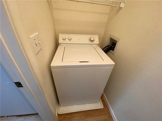 Building Photo - 1150 N Buffalo Dr