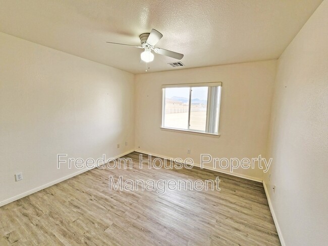 Building Photo - 1660 Chowchilla Cir