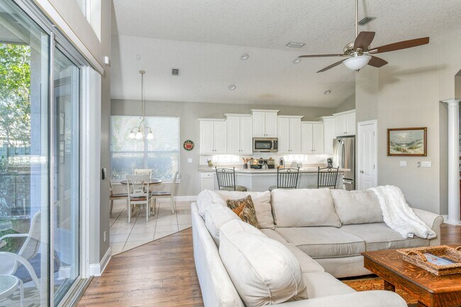 Building Photo - Spacious 4BR Retreat w/ Fenced Yard + Resort Amenities