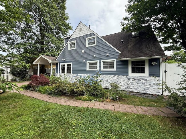 Primary Photo - 64 Haymaker Ln