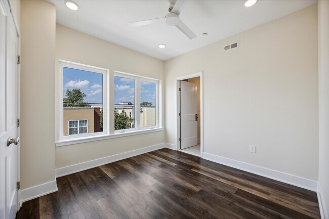 Building Photo - 1804 W Berks St