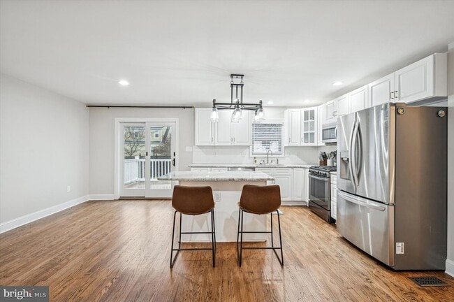 Building Photo - 607 Jackson Ave