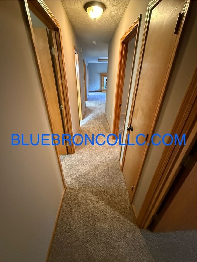 Building Photo - Check out this spacious home with thoughtf...