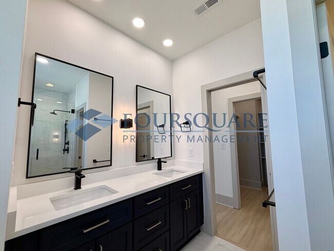 Building Photo - Modern 4-Bed Townhome with Designer Finishes, Dual Balconies & EV-Ready Garage – Inside the Beltl...