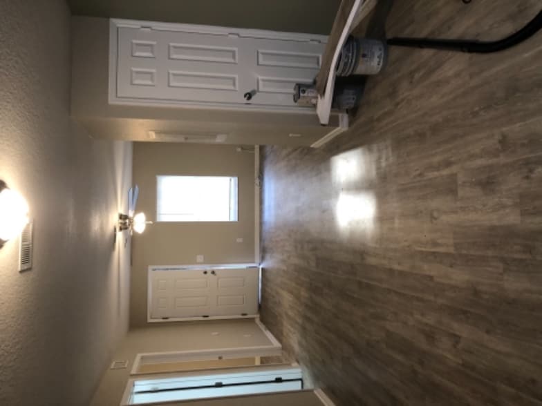 Building Photo - 9271 N Peachtree Way