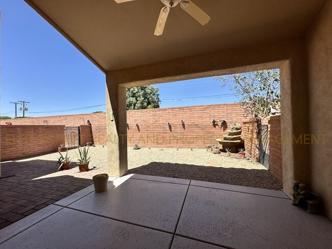 Building Photo - 585 W Deerview Ct