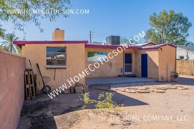 Building Photo - 3949 E 2nd St