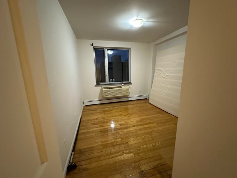 Building Photo - 13203 Sanford Ave