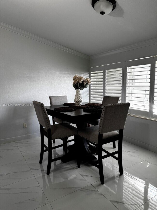 Building Photo - 1740 NE 56th St