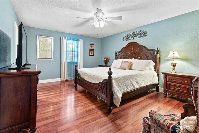 Building Photo - 405 SW 10th St