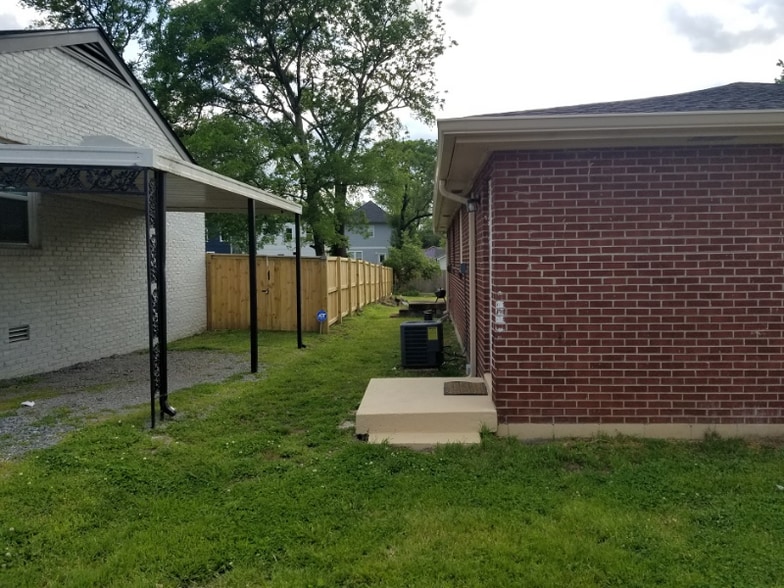 Building Photo - 1717 24th Ave N