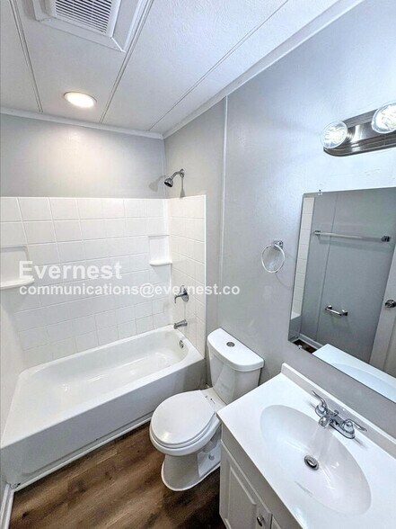 Building Photo - 525 Landers St