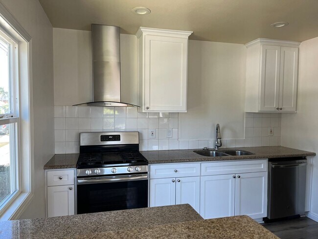 Building Photo - 2Bedroom/1  Bath home in Whittier