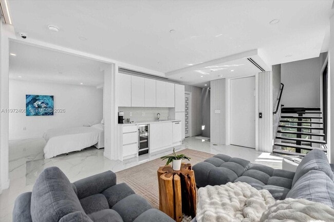 Building Photo - 11 Century Ln