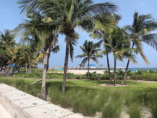 Building Photo - 305 N Pompano Beach Blvd